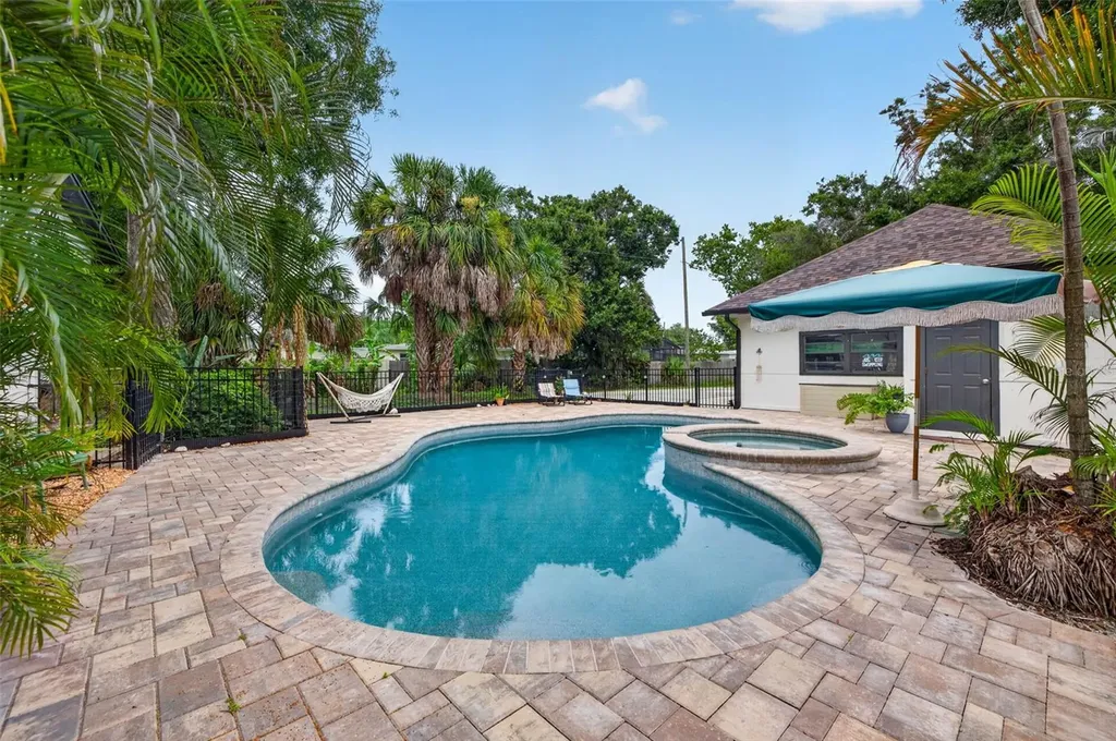 6070 66th Avenue N Pinellas Park FL 33781