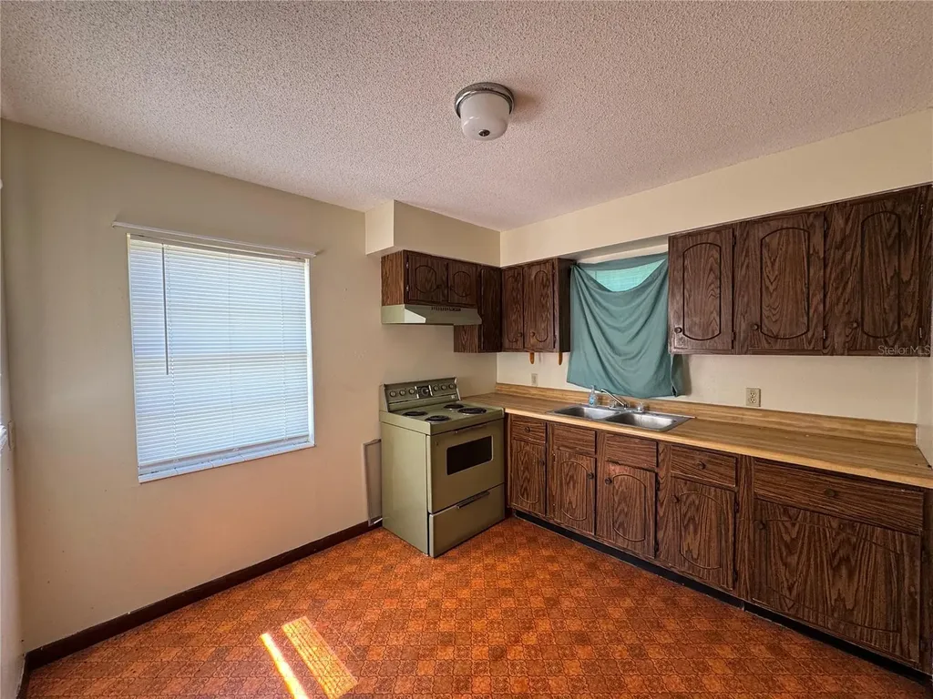 307 N Lake Reedy Boulevard Frostproof FL 33843
