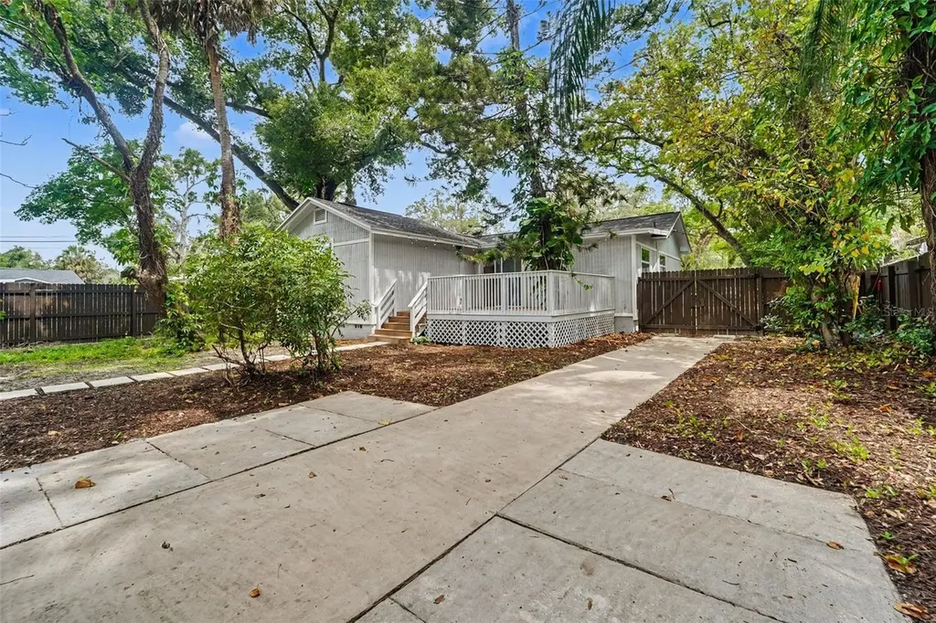 903 E Cayuga Street Tampa FL 33603
