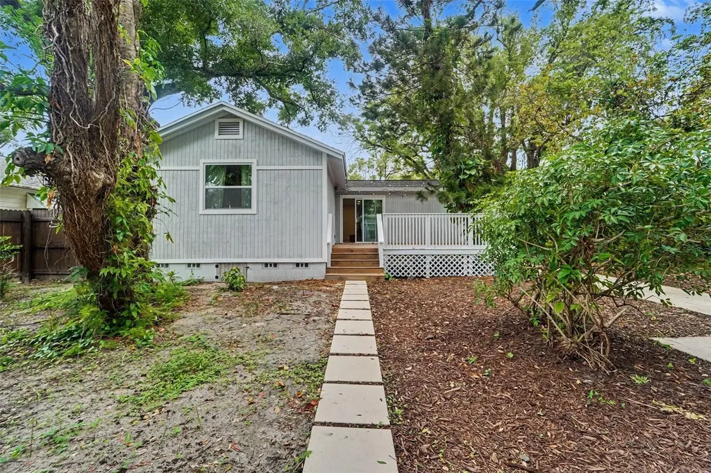 903 E Cayuga Street Tampa FL 33603