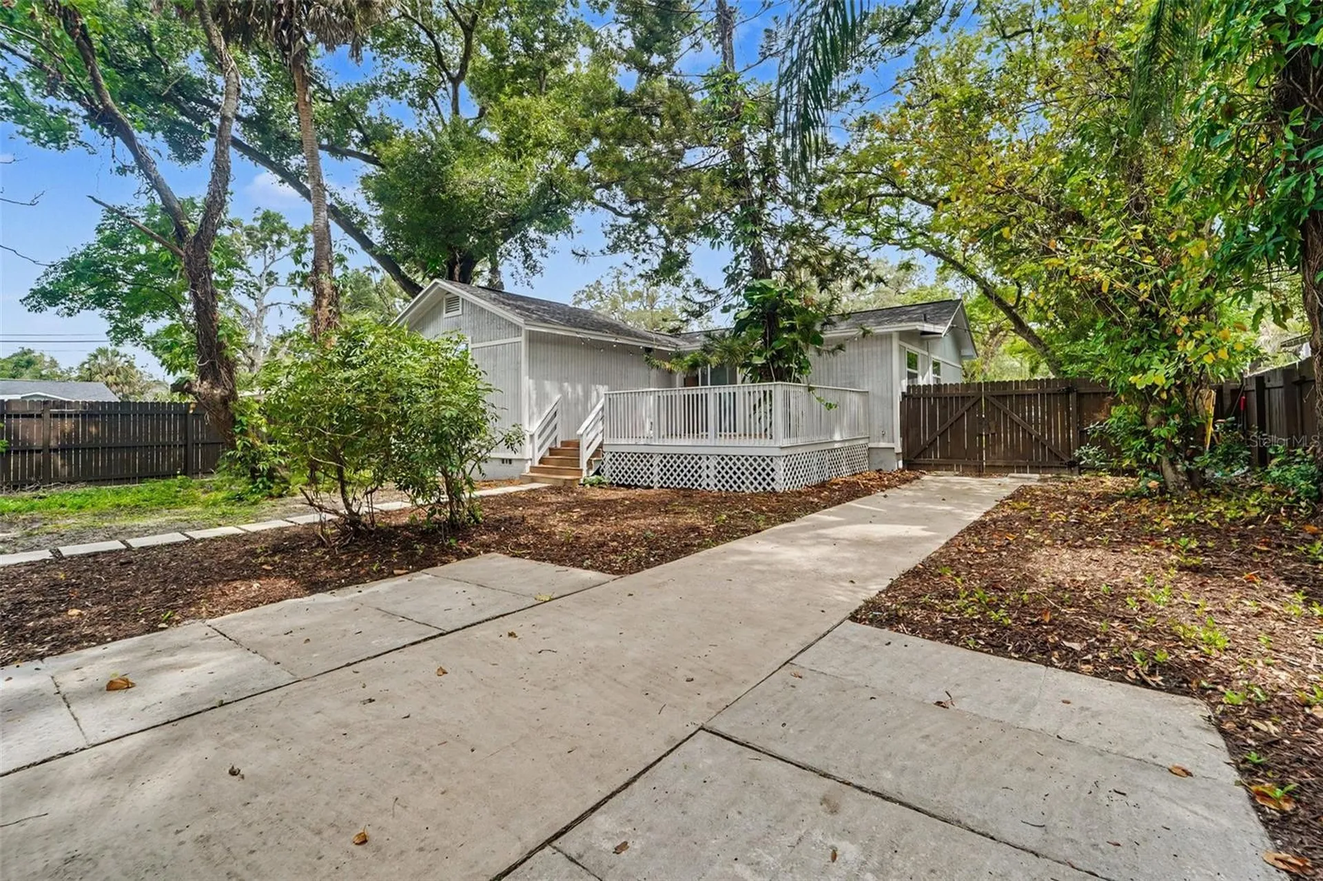 903 E Cayuga Street Tampa FL 33603
