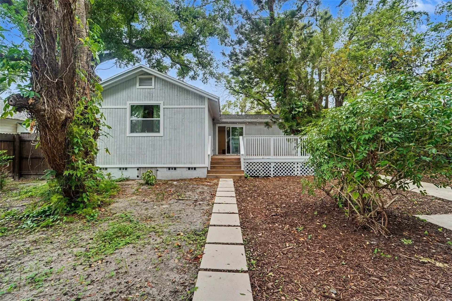 903 E Cayuga Street Tampa FL 33603