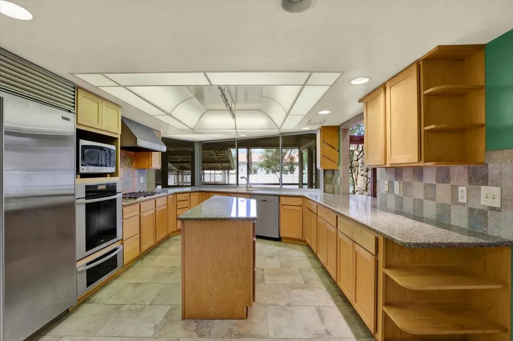 6906 Greenhill Place Tampa FL 33617