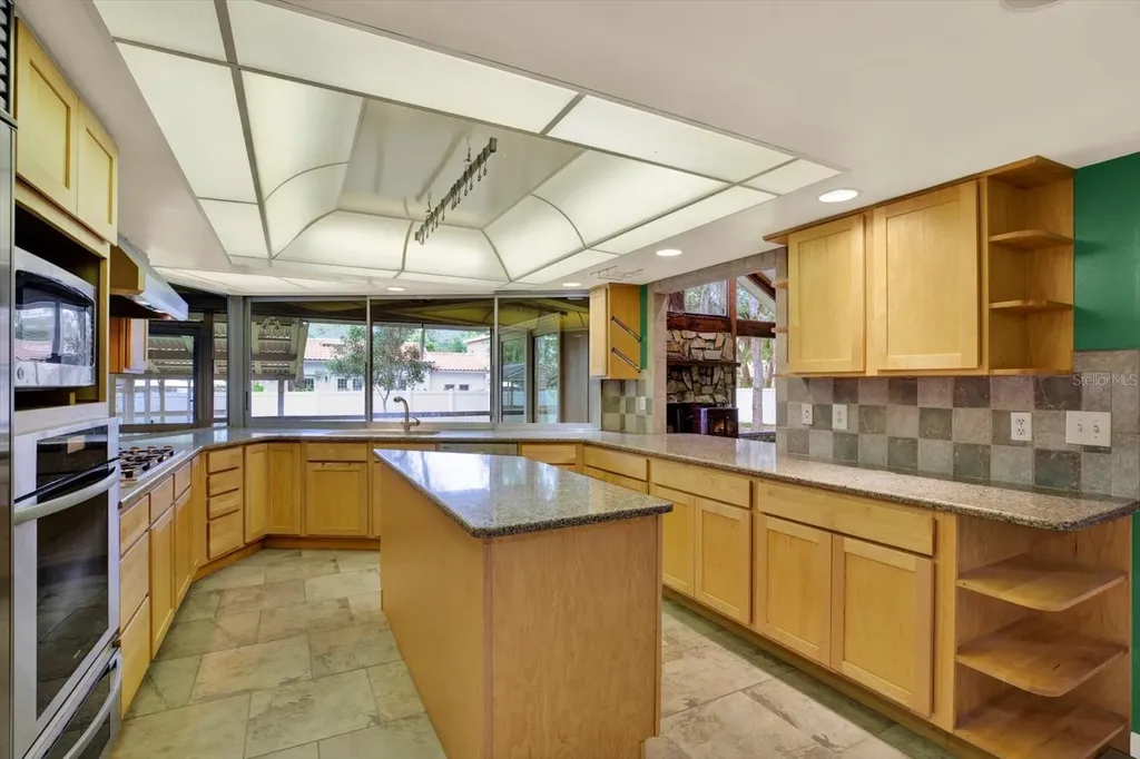 6906 Greenhill Place Tampa FL 33617