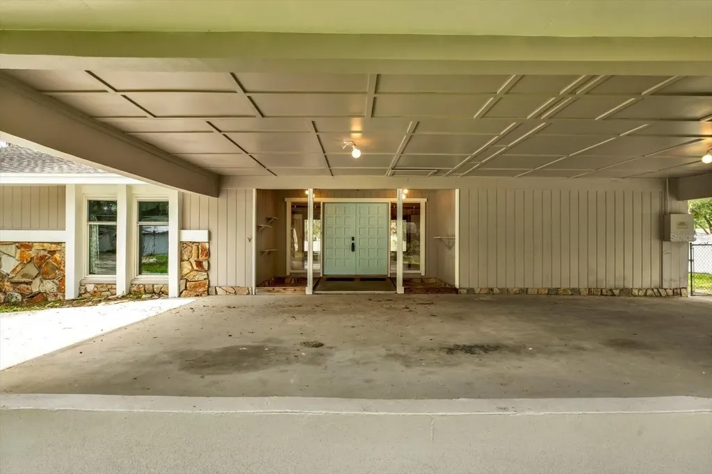 6906 Greenhill Place Tampa FL 33617
