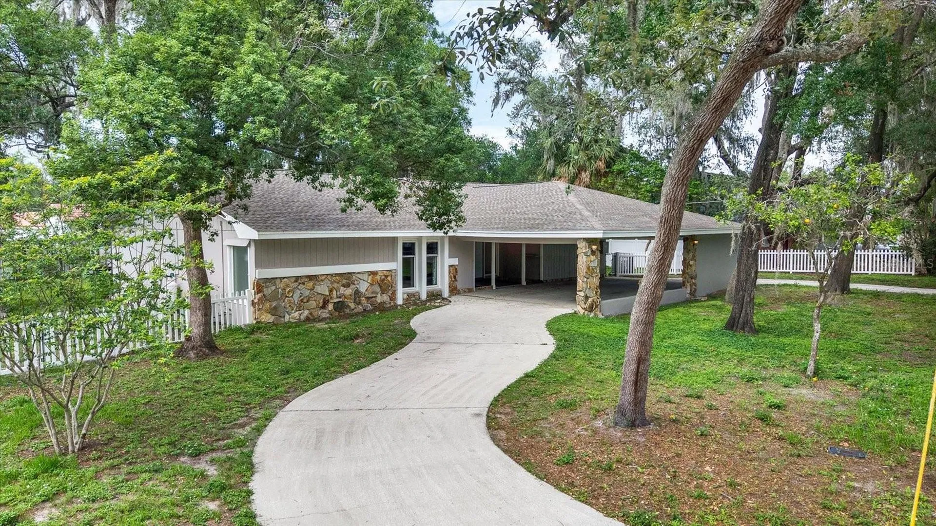 6906 Greenhill Place Tampa FL 33617