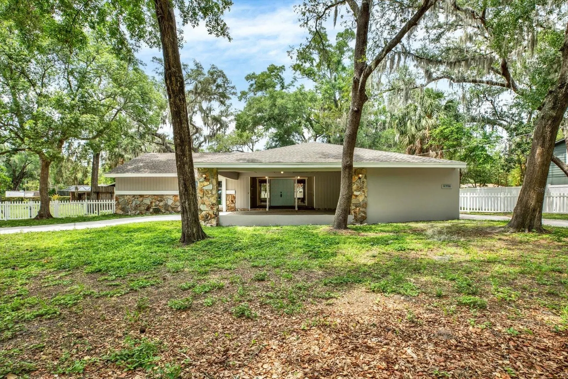 6906 Greenhill Place Tampa FL 33617