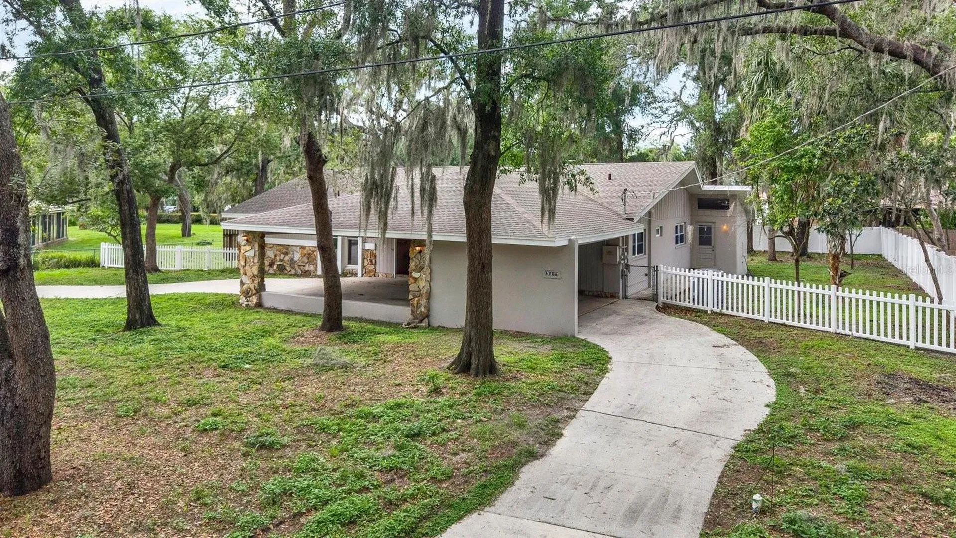 6906 Greenhill Place Tampa FL 33617