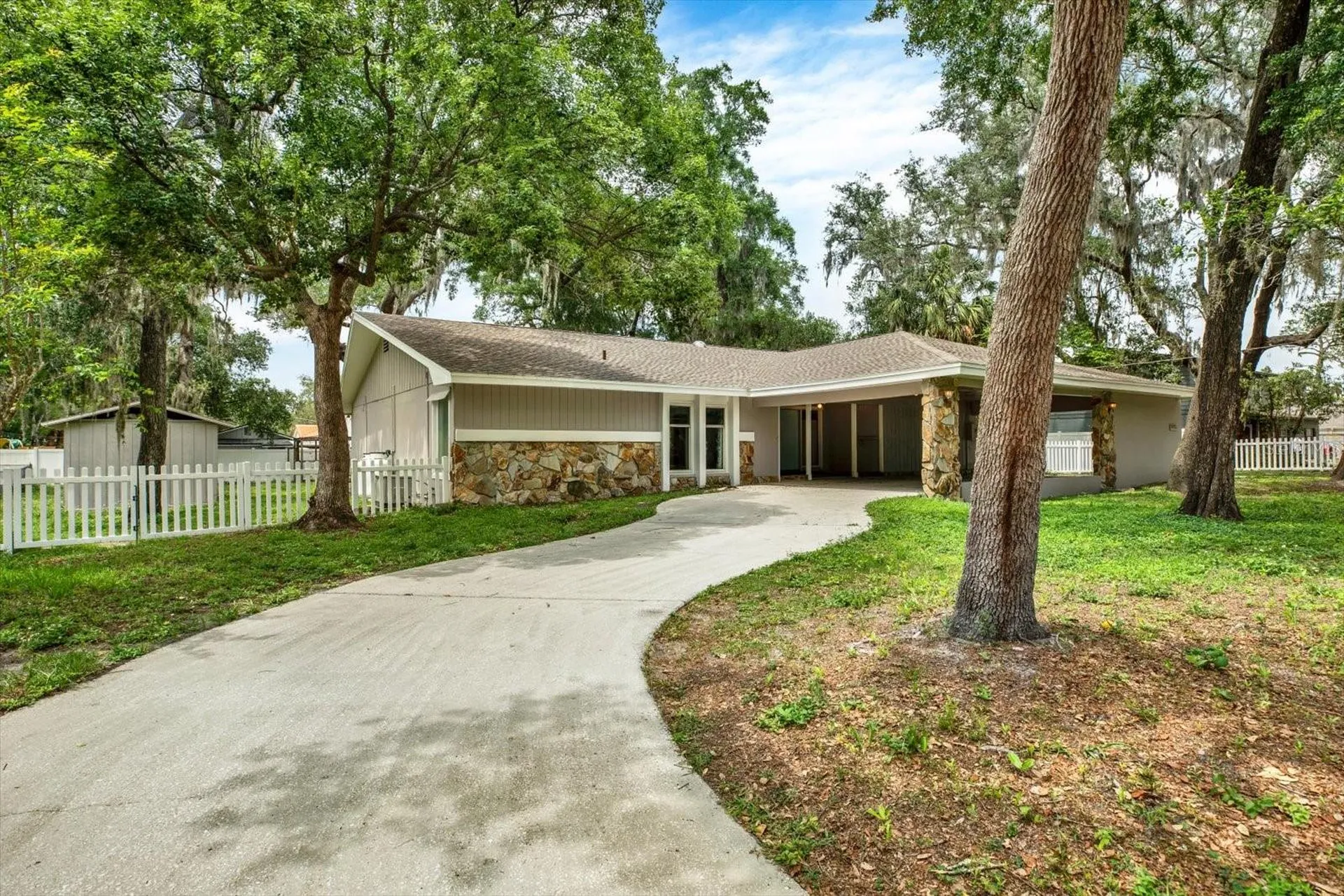 6906 Greenhill Place Tampa FL 33617