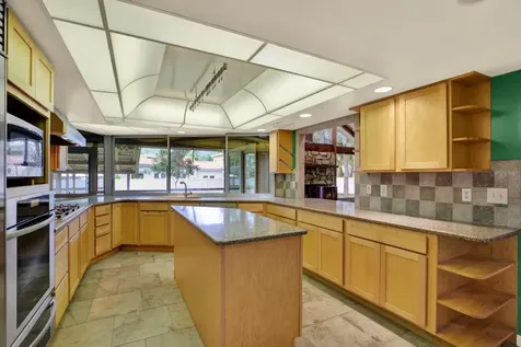 6906 Greenhill Place Tampa FL 33617