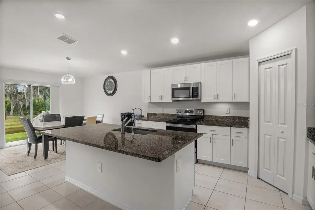 1856 Red Loop Lakeland FL 33801