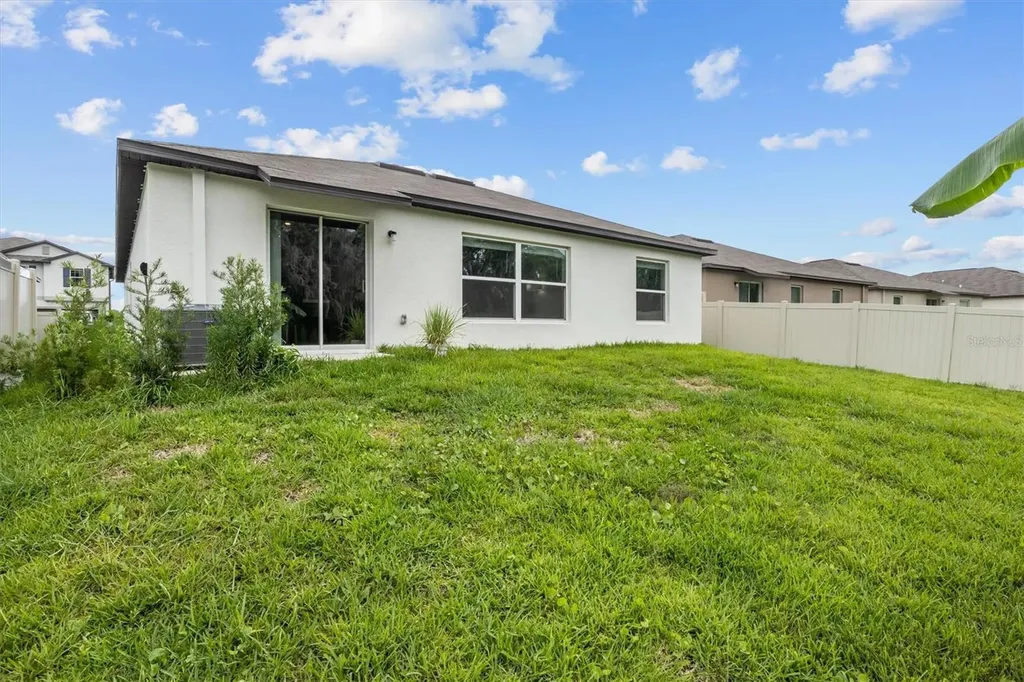 1856 Red Loop Lakeland FL 33801