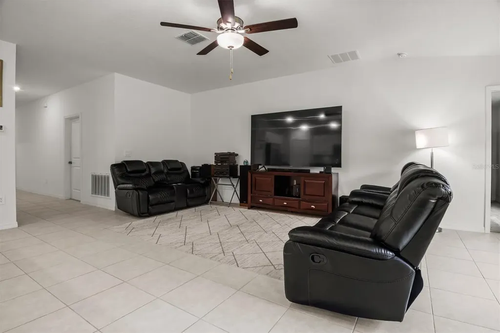 1856 Red Loop Lakeland FL 33801