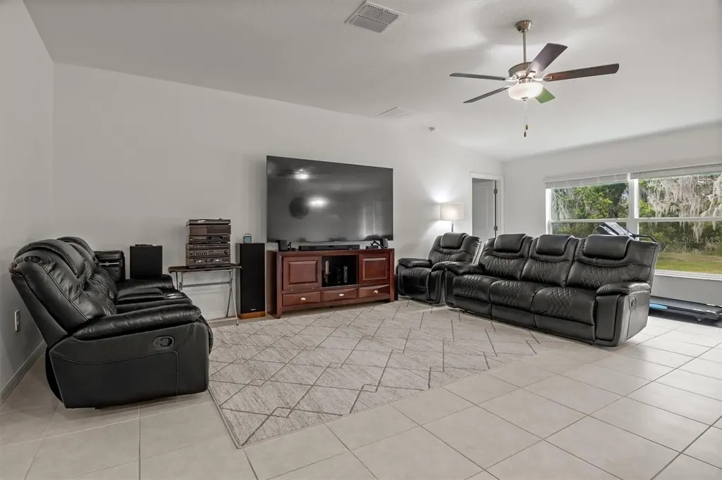 1856 Red Loop Lakeland FL 33801