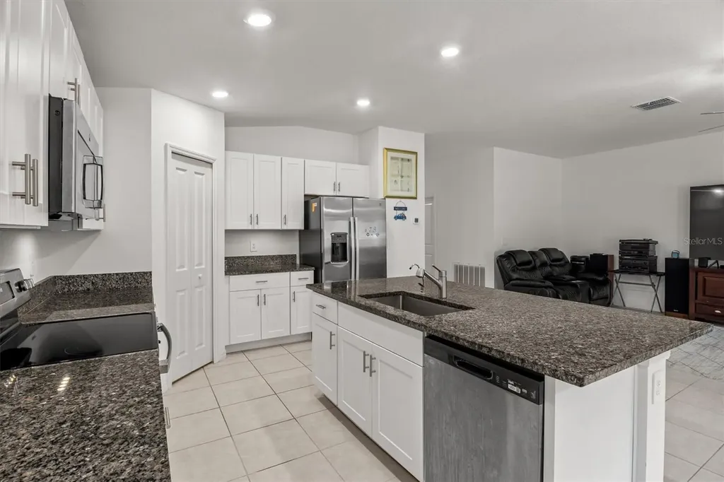 1856 Red Loop Lakeland FL 33801