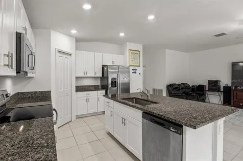 1856 Red Loop Lakeland FL 33801