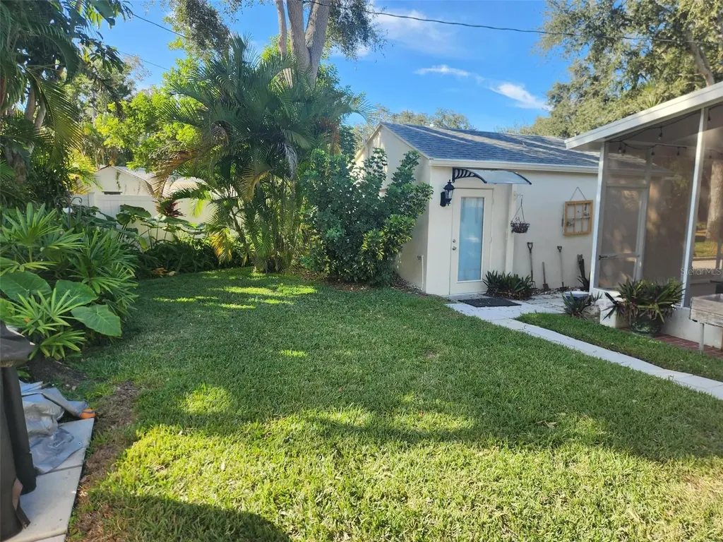 734 37th Avenue N St Petersburg FL 33704