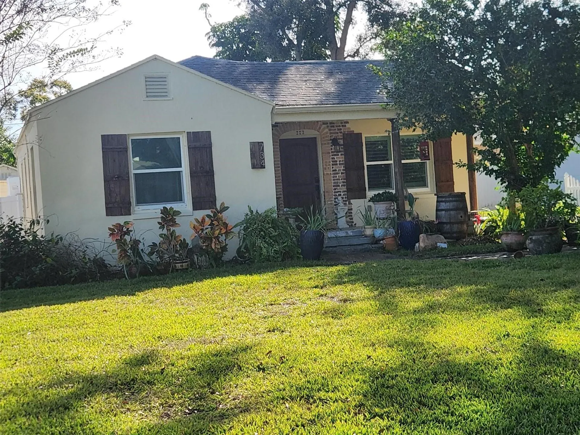 734 37th Avenue N St Petersburg FL 33704