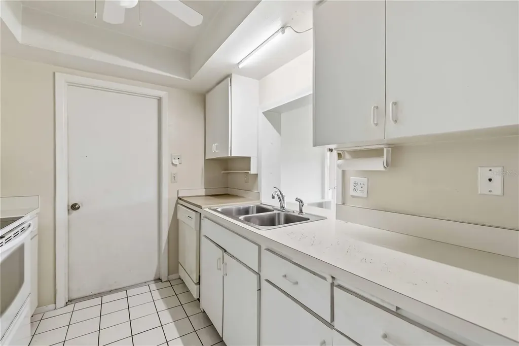 4001 Chinaberry Road Bradenton FL 34208