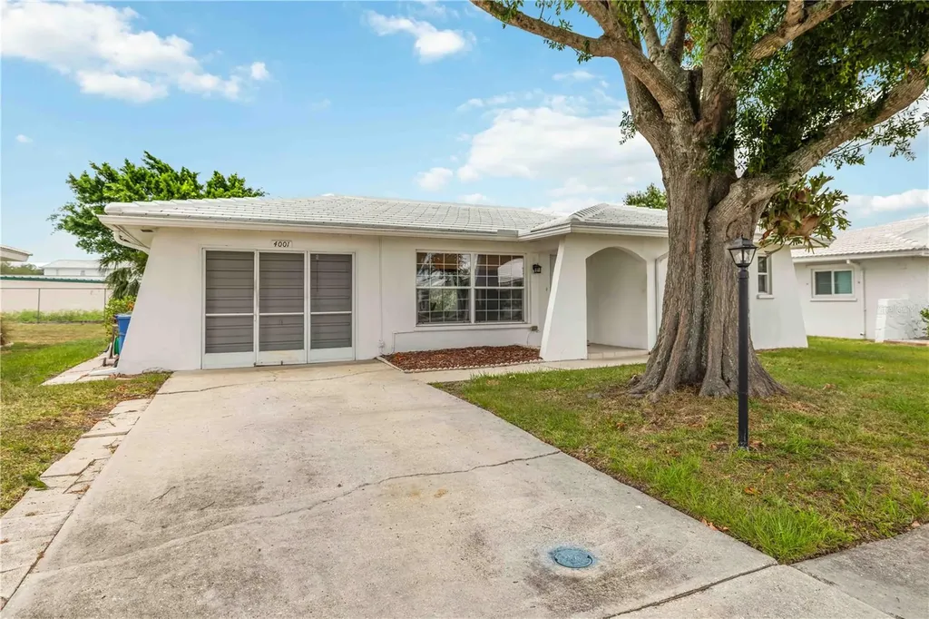 4001 Chinaberry Road Bradenton FL 34208