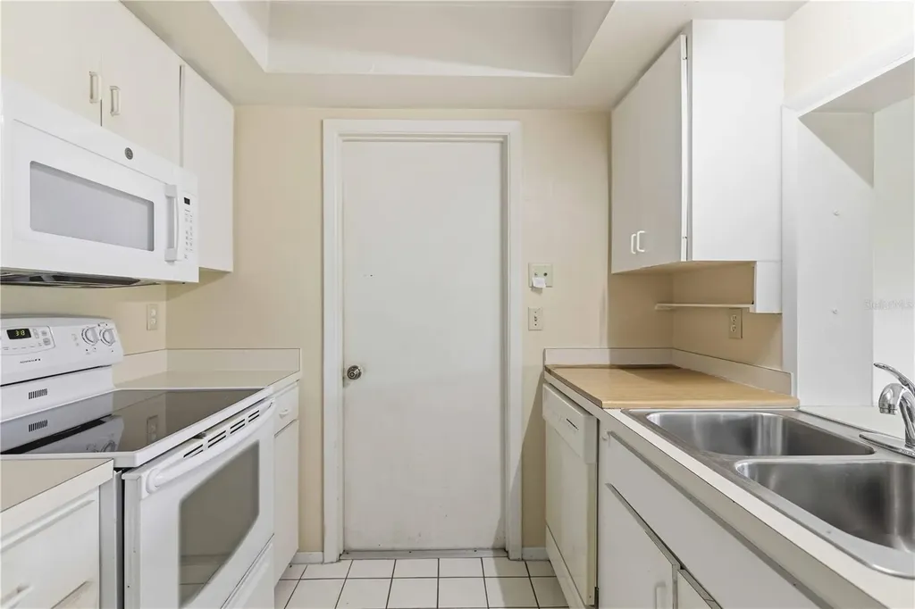 4001 Chinaberry Road Bradenton FL 34208