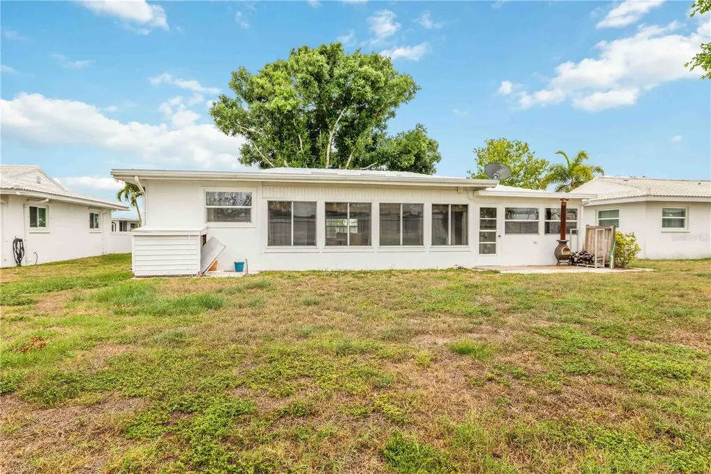 4001 Chinaberry Road Bradenton FL 34208