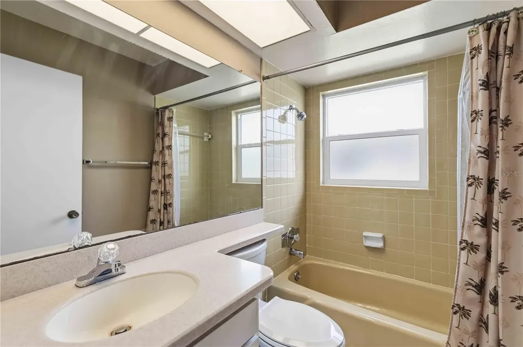 4001 Chinaberry Road Bradenton FL 34208