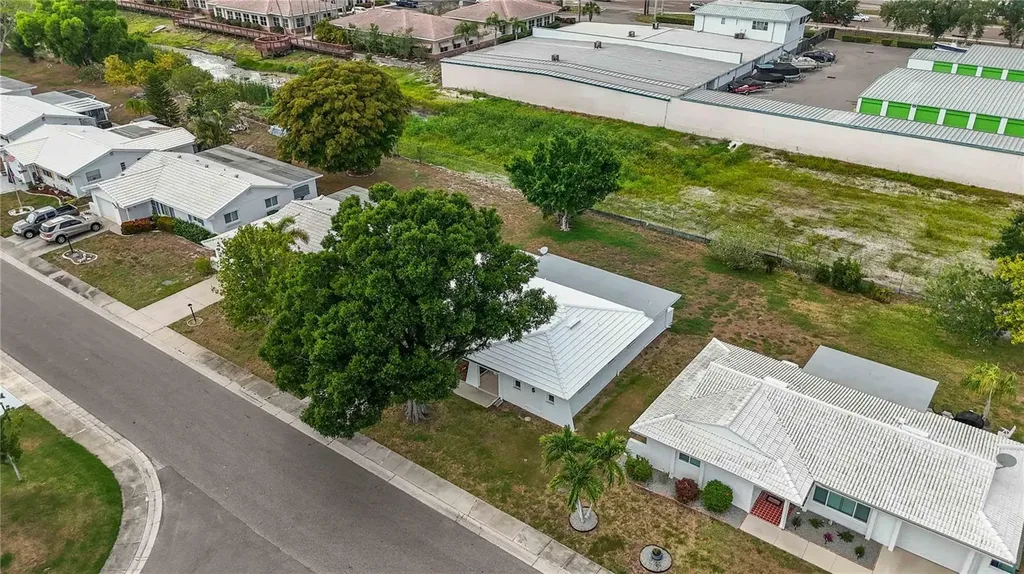 4001 Chinaberry Road Bradenton FL 34208