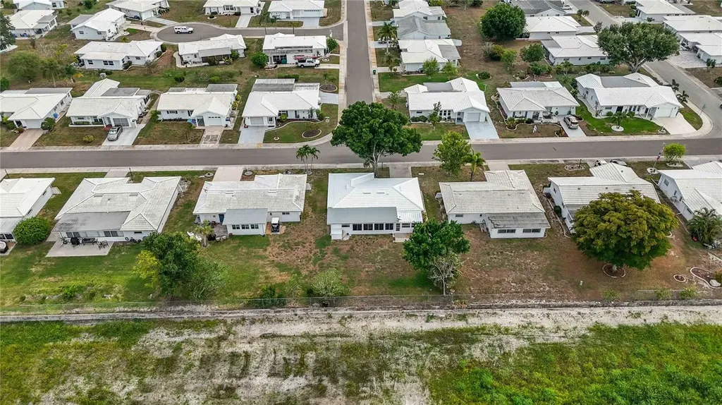 4001 Chinaberry Road Bradenton FL 34208