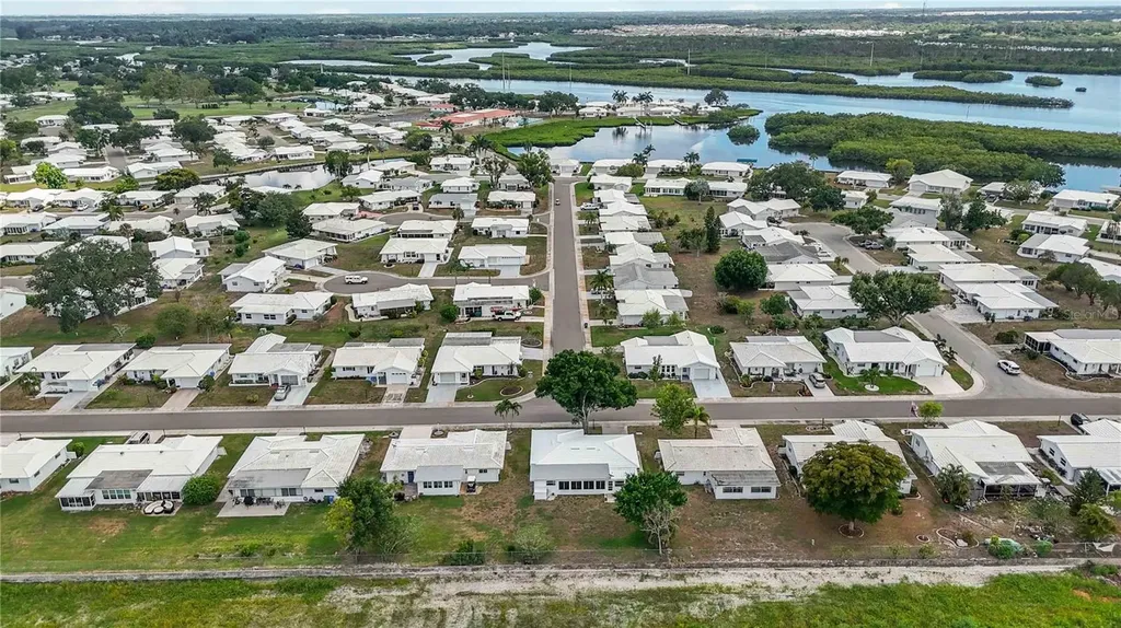 4001 Chinaberry Road Bradenton FL 34208