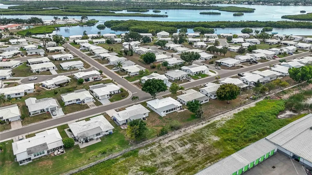 4001 Chinaberry Road Bradenton FL 34208