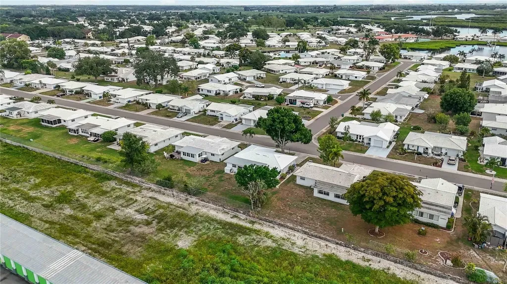 4001 Chinaberry Road Bradenton FL 34208