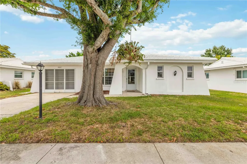 4001 Chinaberry Road Bradenton FL 34208