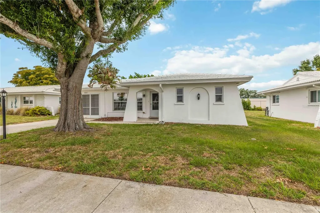 4001 Chinaberry Road Bradenton FL 34208