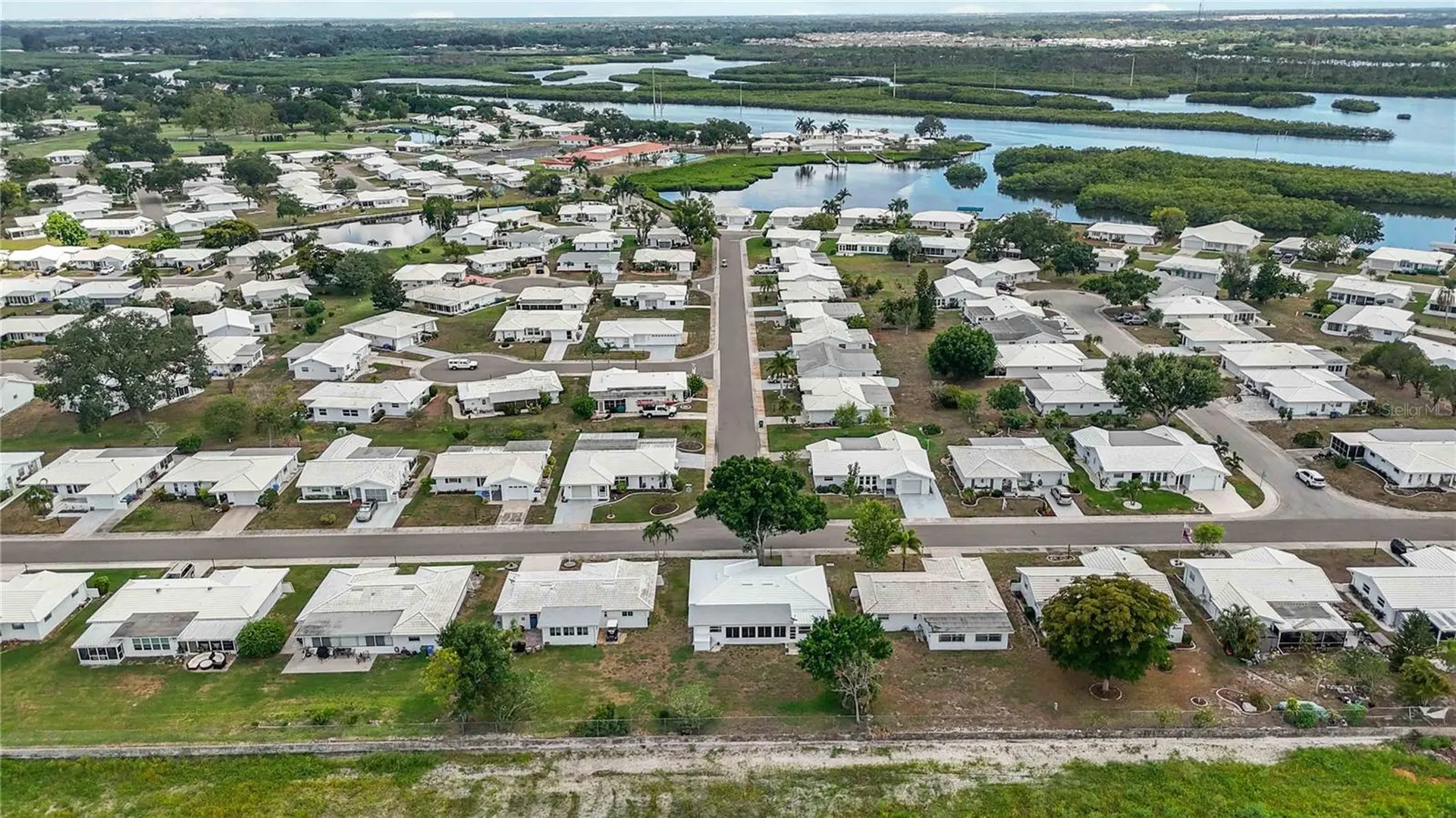 4001 Chinaberry Road Bradenton FL 34208