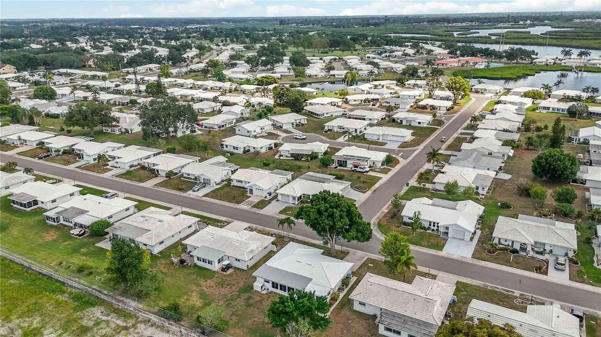 4001 Chinaberry Road Bradenton FL 34208