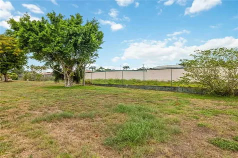 4001 Chinaberry Road Bradenton FL 34208