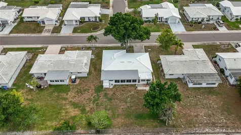 4001 Chinaberry Road Bradenton FL 34208