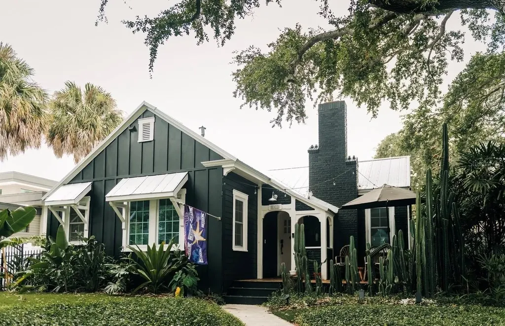 2935 W Lawn Avenue Tampa FL 33611