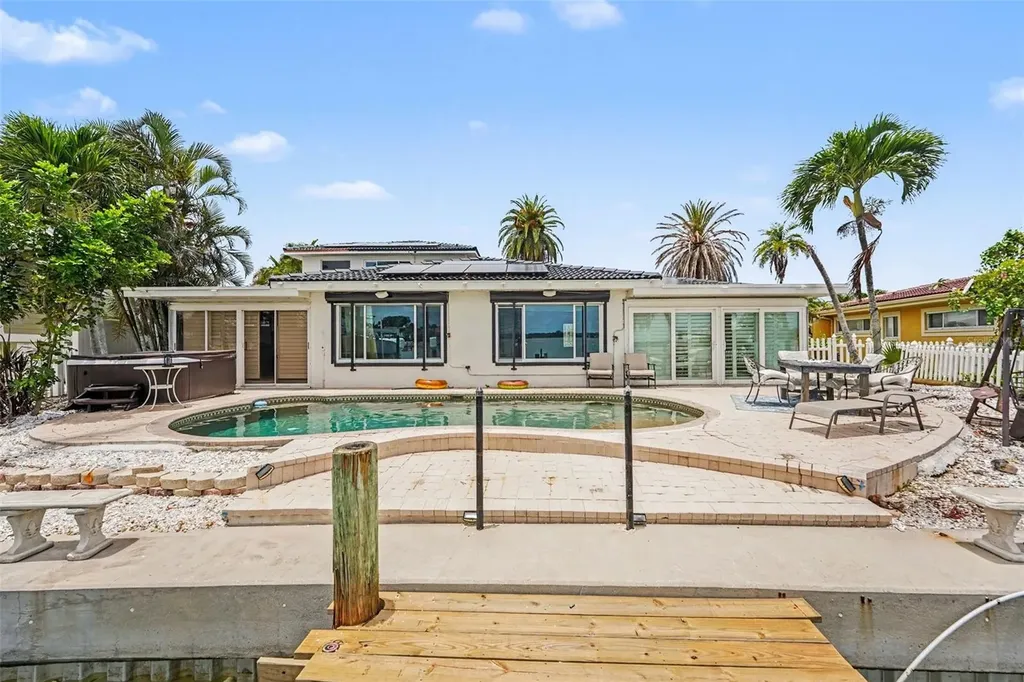 17323 Kennedy Drive North Redington Beach FL 33708