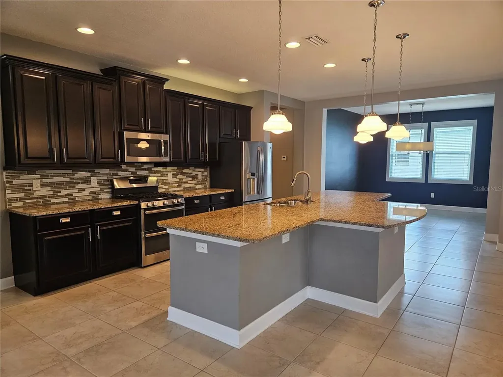 924 Buttercup Glen Bradenton FL 34212