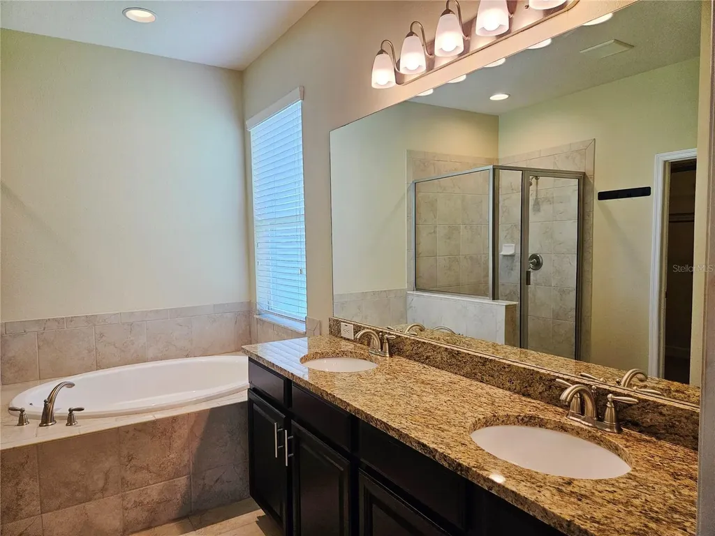 924 Buttercup Glen Bradenton FL 34212