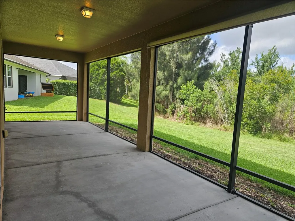 924 Buttercup Glen Bradenton FL 34212