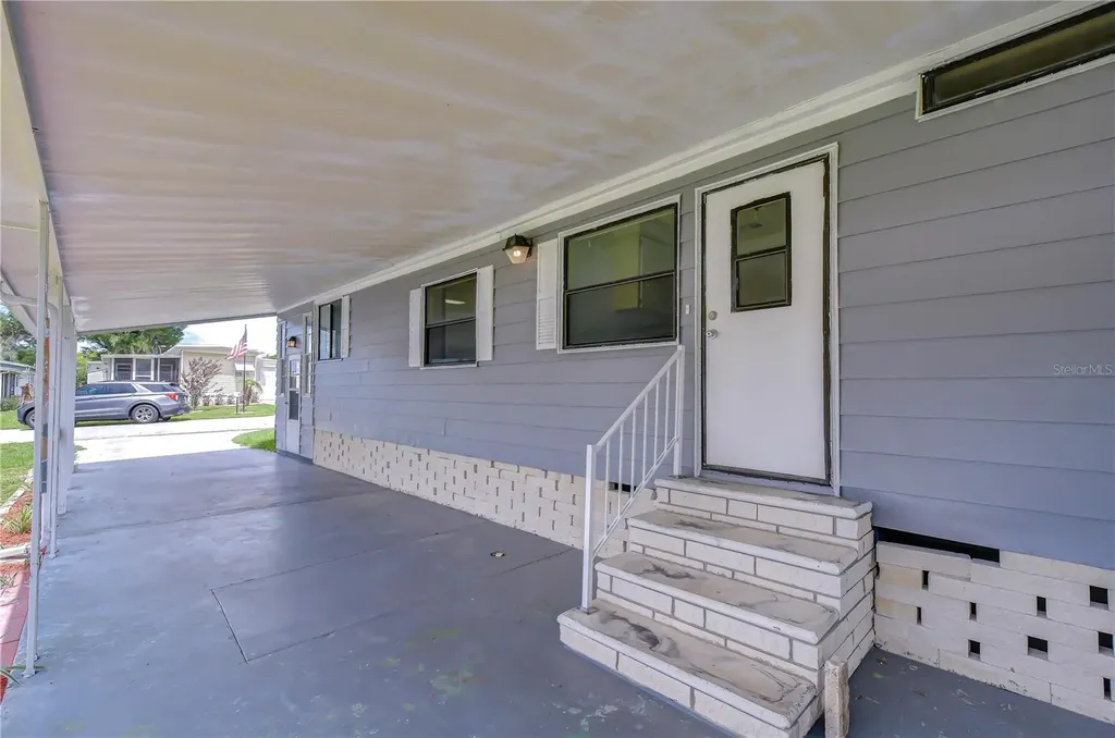 6055 Crestview Lane Zephyrhills FL 33542