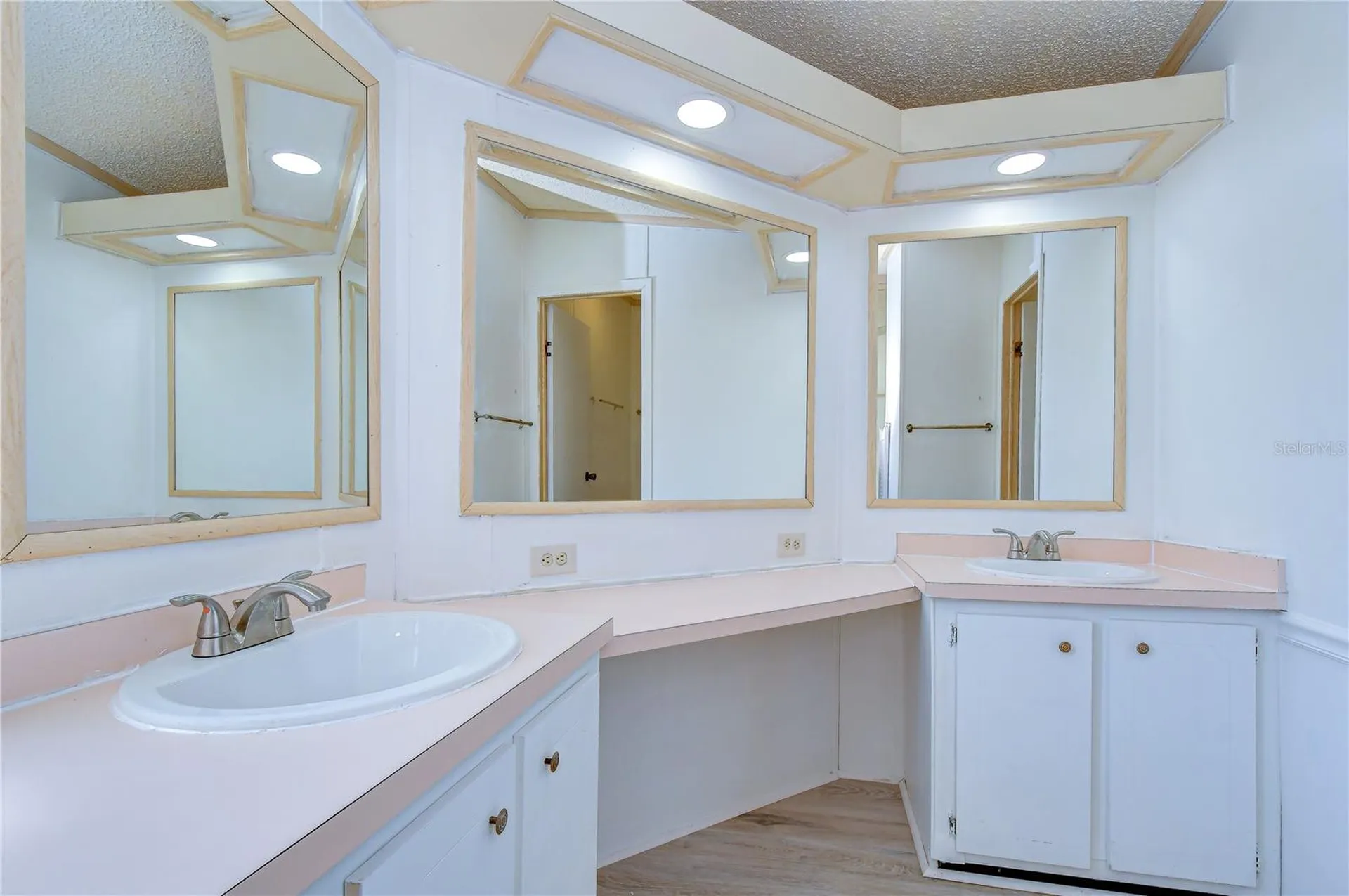 6055 Crestview Lane Zephyrhills FL 33542