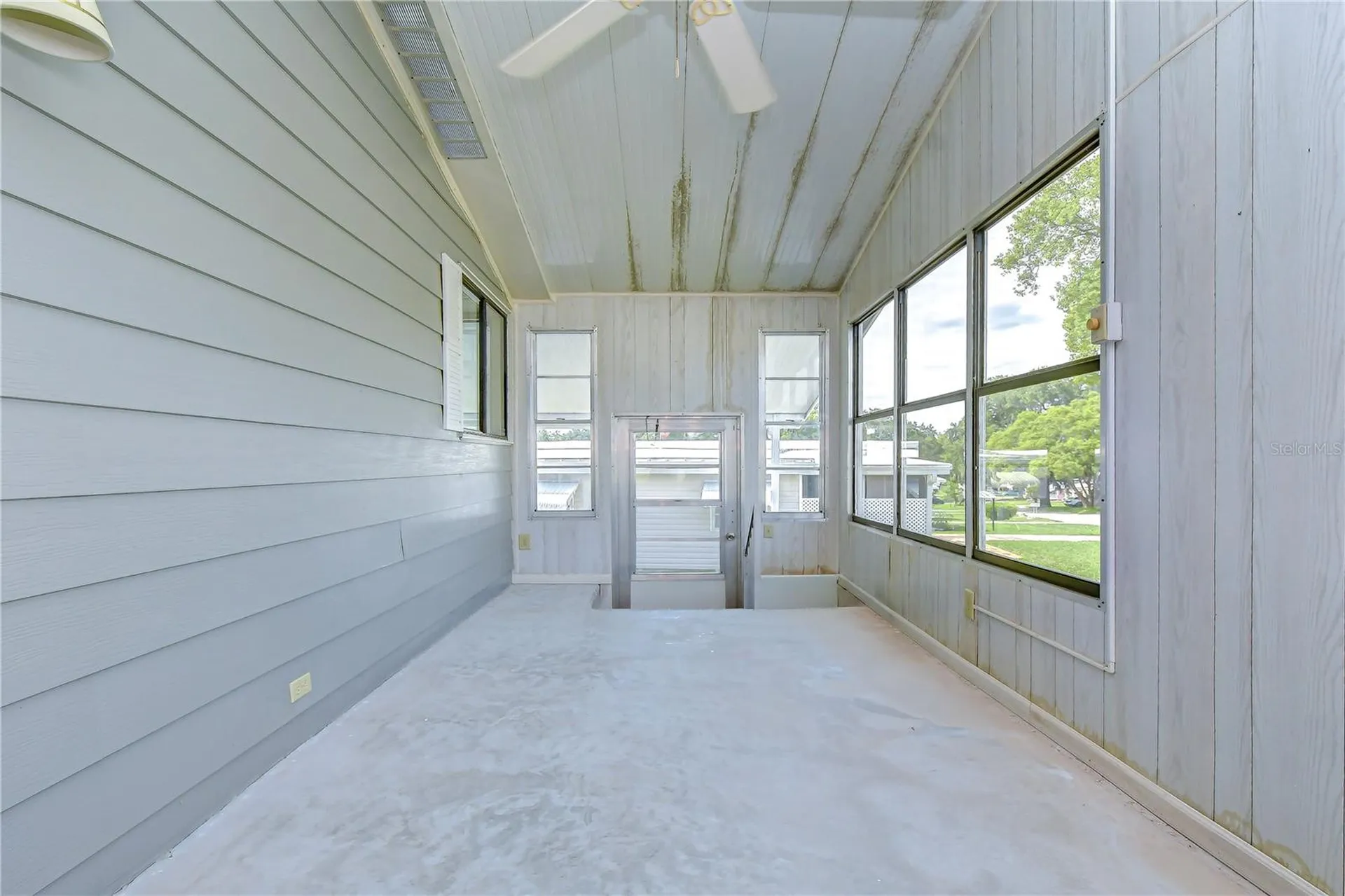 6055 Crestview Lane Zephyrhills FL 33542
