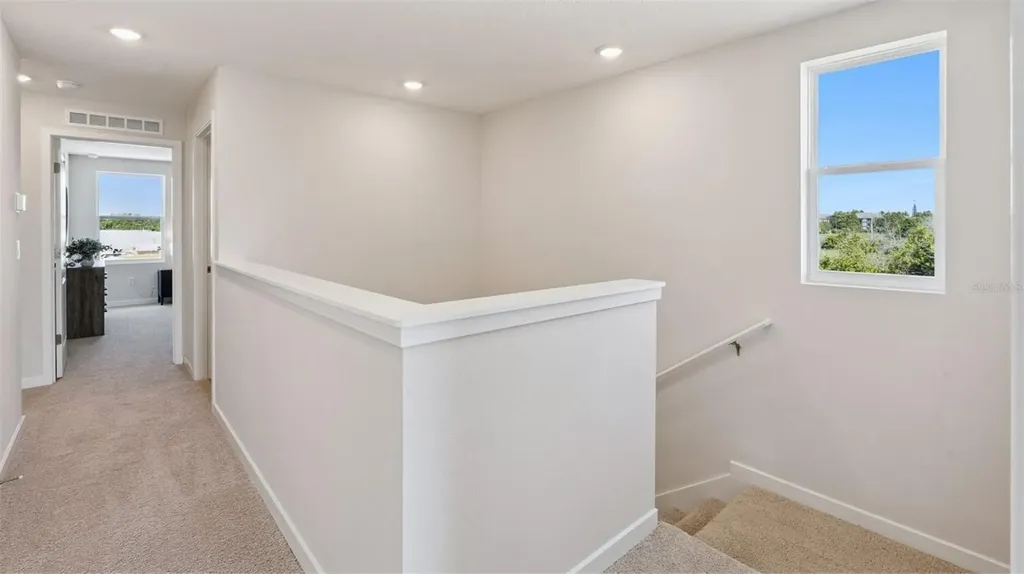 986 Pinewood Street Kissimmee FL 34744