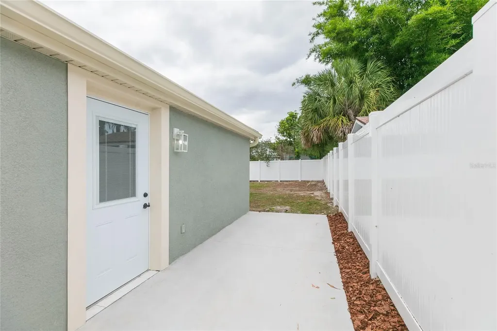 8723 N River Forest Circle Tampa FL 33604