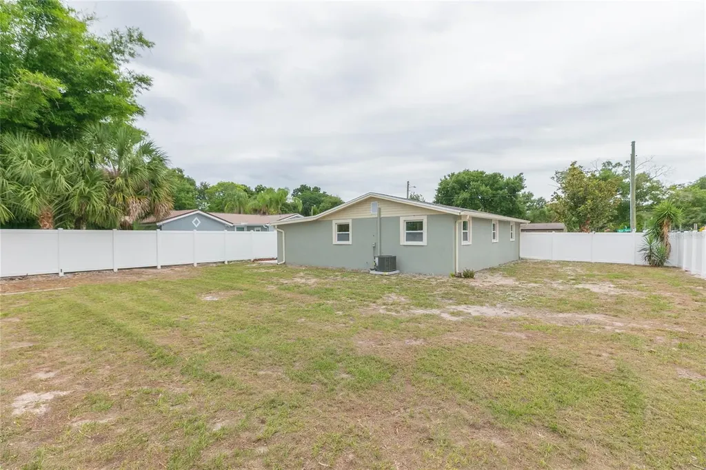 8723 N River Forest Circle Tampa FL 33604
