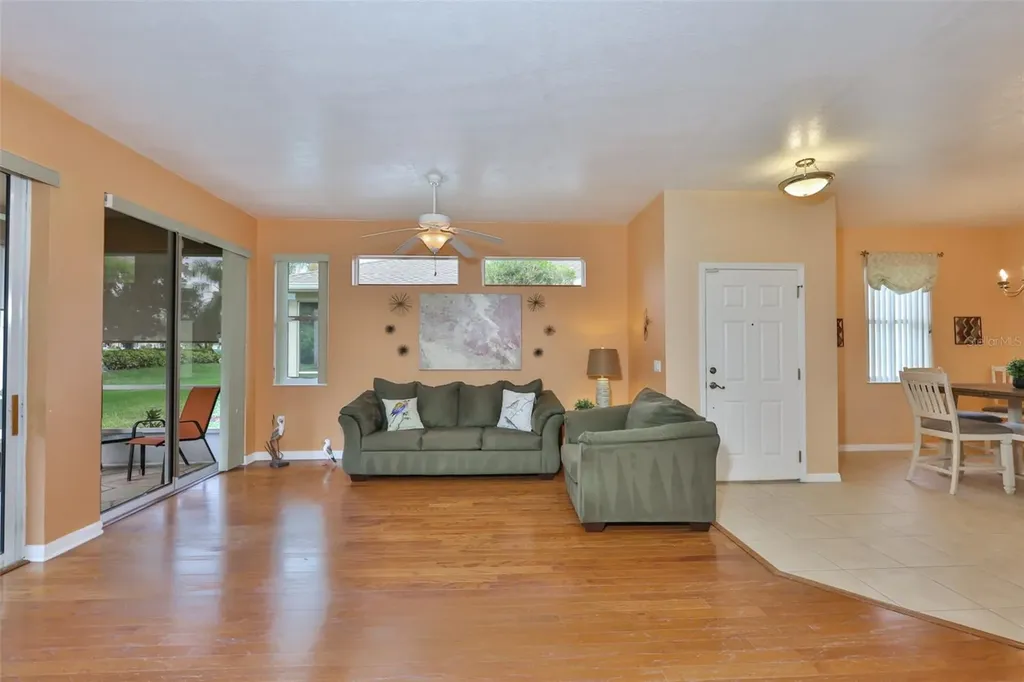 2010 Sifield Greens Way Sun City Center FL 33573